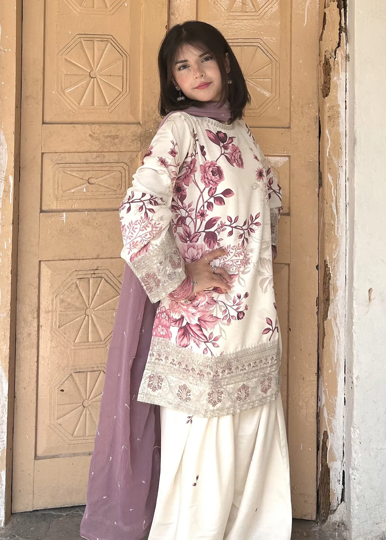 Embroidered Kurta Set in Off-White