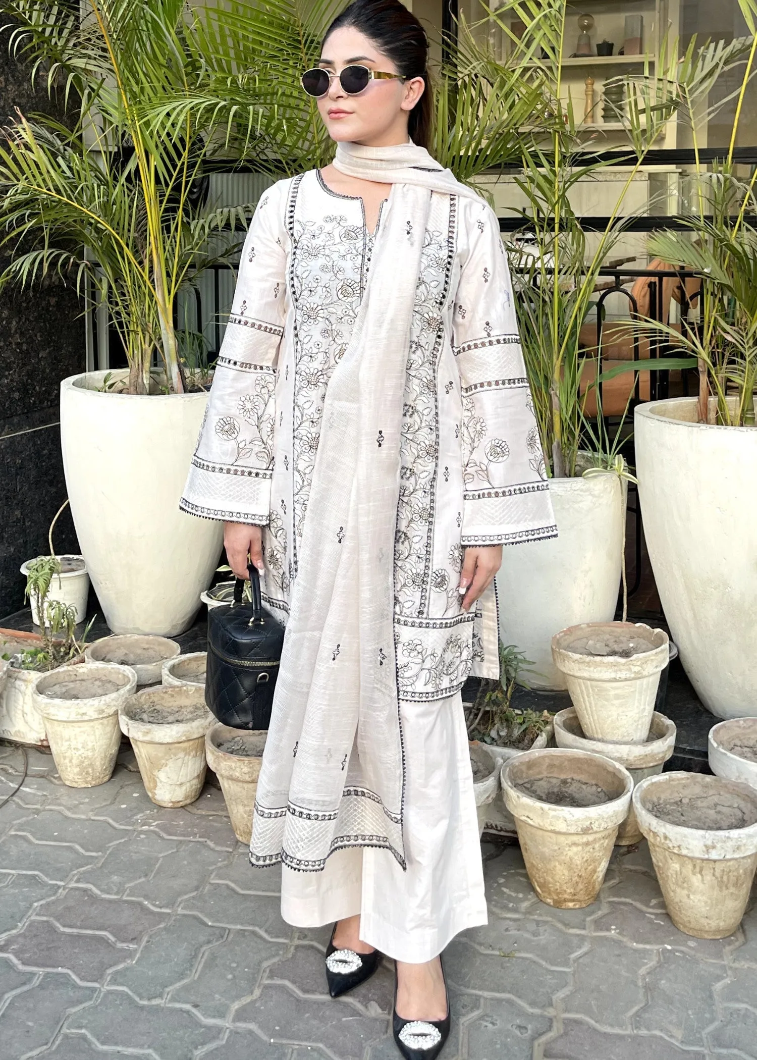 Embroidered Kurta Set in Off-White