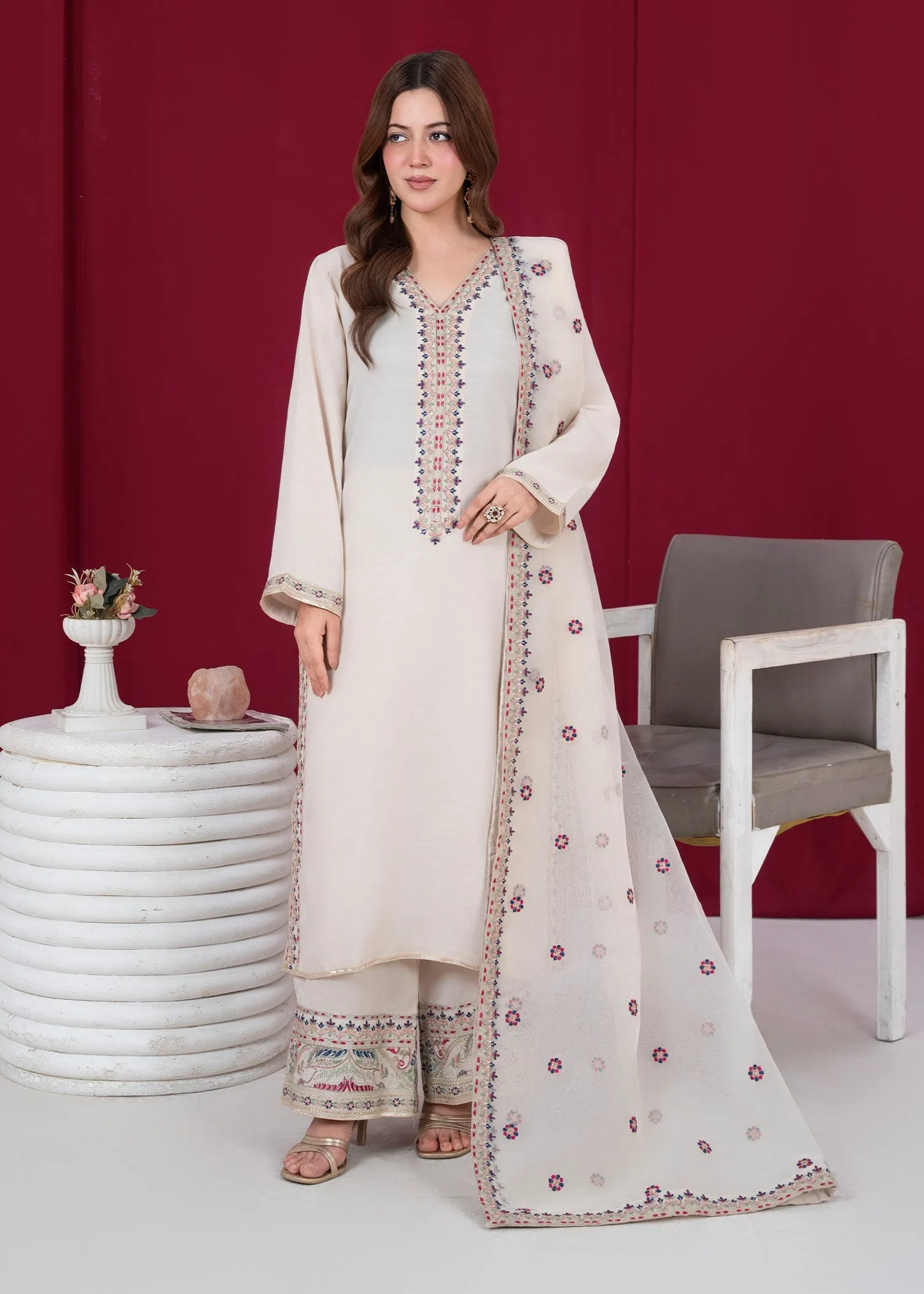 Embroidered Kurta Set in Off-White